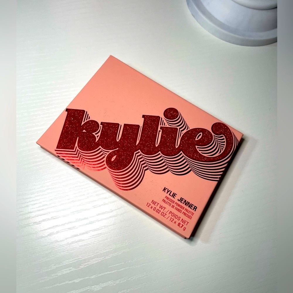 Kylie Cosmetics Valentine’s Day Collection Eyeshadow Palette LIMITED EDITION